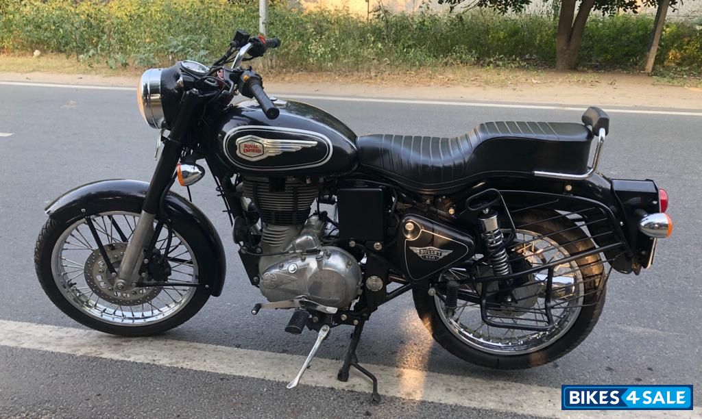 Black Royal Enfield Bullet Standard 500