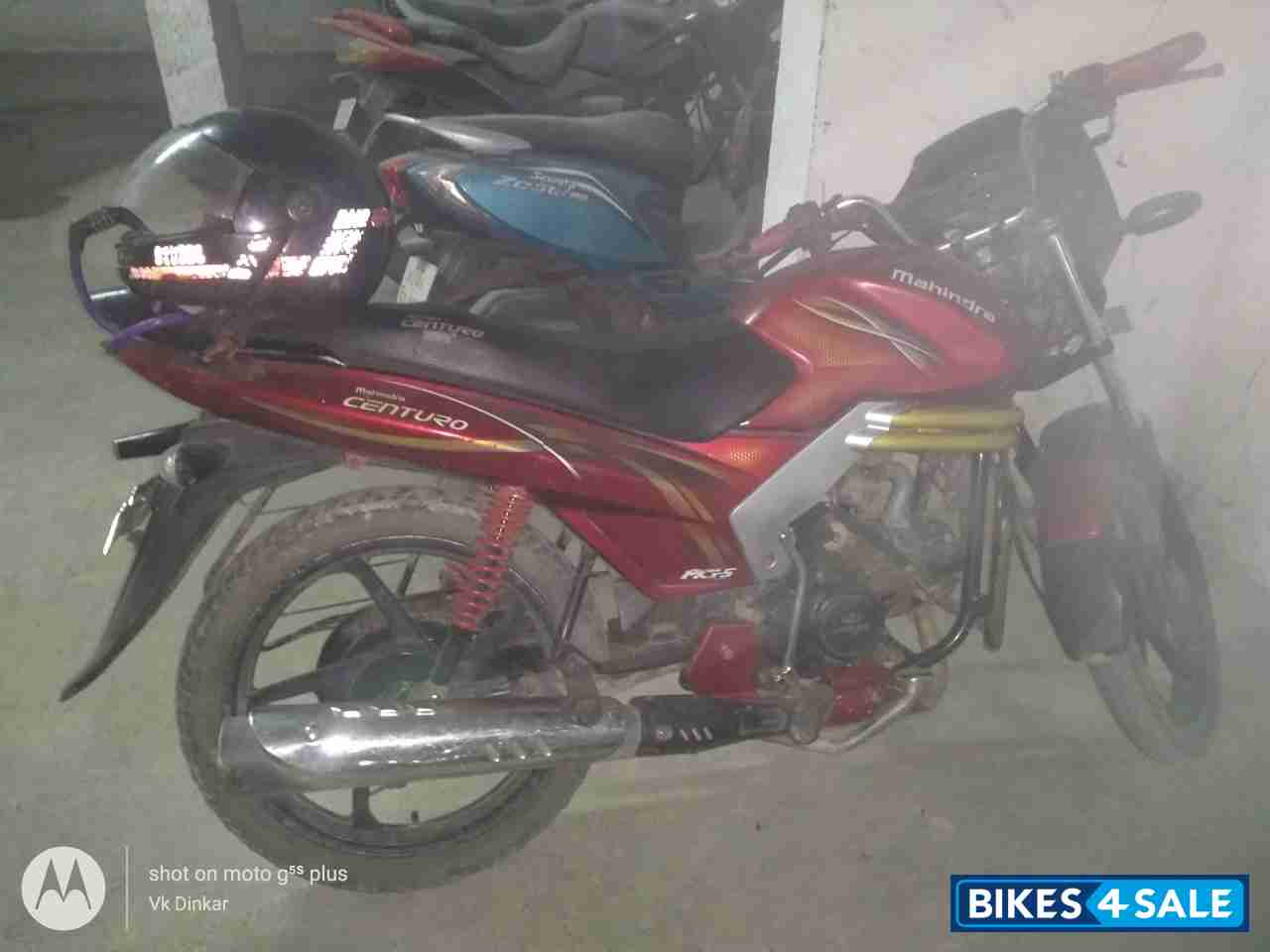 Red Mahindra Centuro