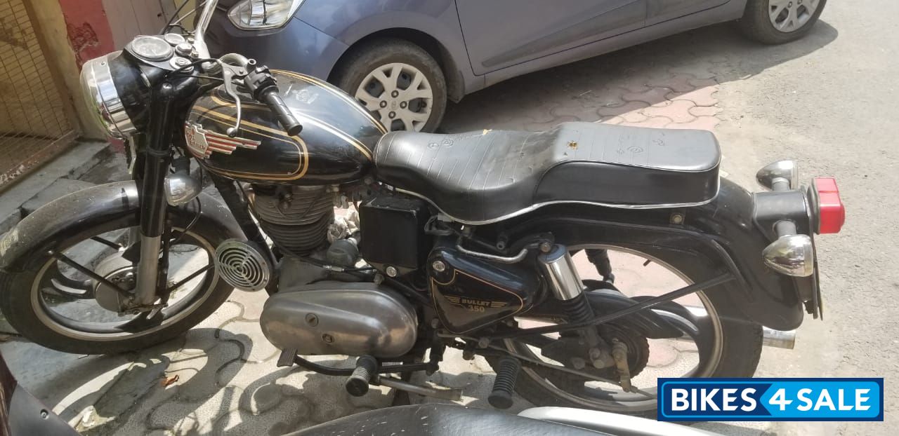 Black Royal Enfield Bullet Standard 350