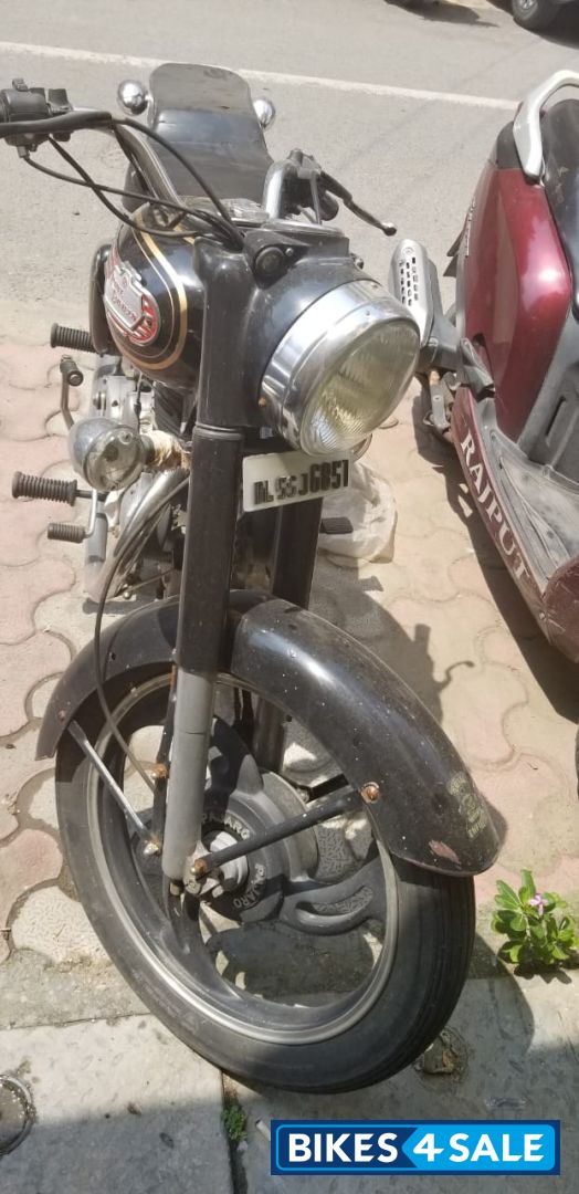 Black Royal Enfield Bullet Standard 350