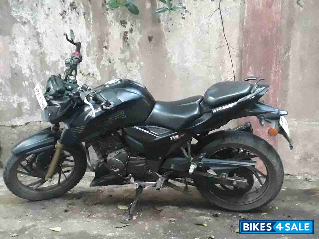Matt Black TVS Apache RTR 200 4V