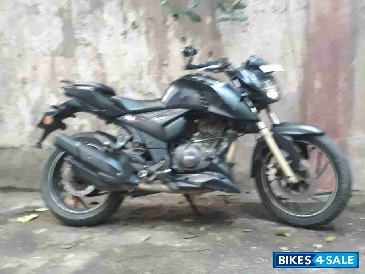 Matt Black TVS Apache RTR 200 4V