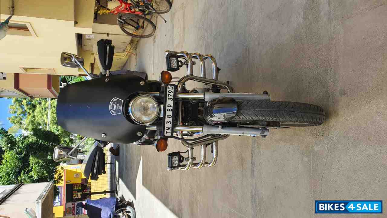 Black Bajaj Avenger 220 DTS-i