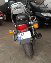 Black Bajaj Avenger 220 DTS-i