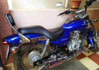 Blue Bajaj Avenger 220 DTS-i
