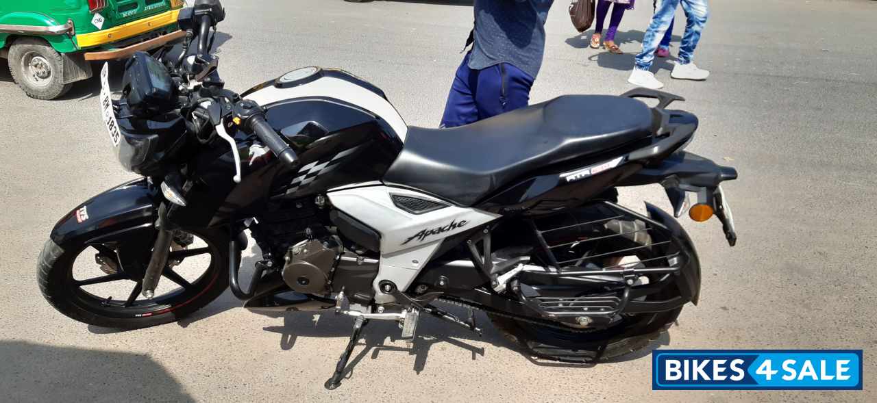 Used 18 Model Tvs Apache Rtr 160 4v For Sale In Gurgaon Id Black Colour Bikes4sale