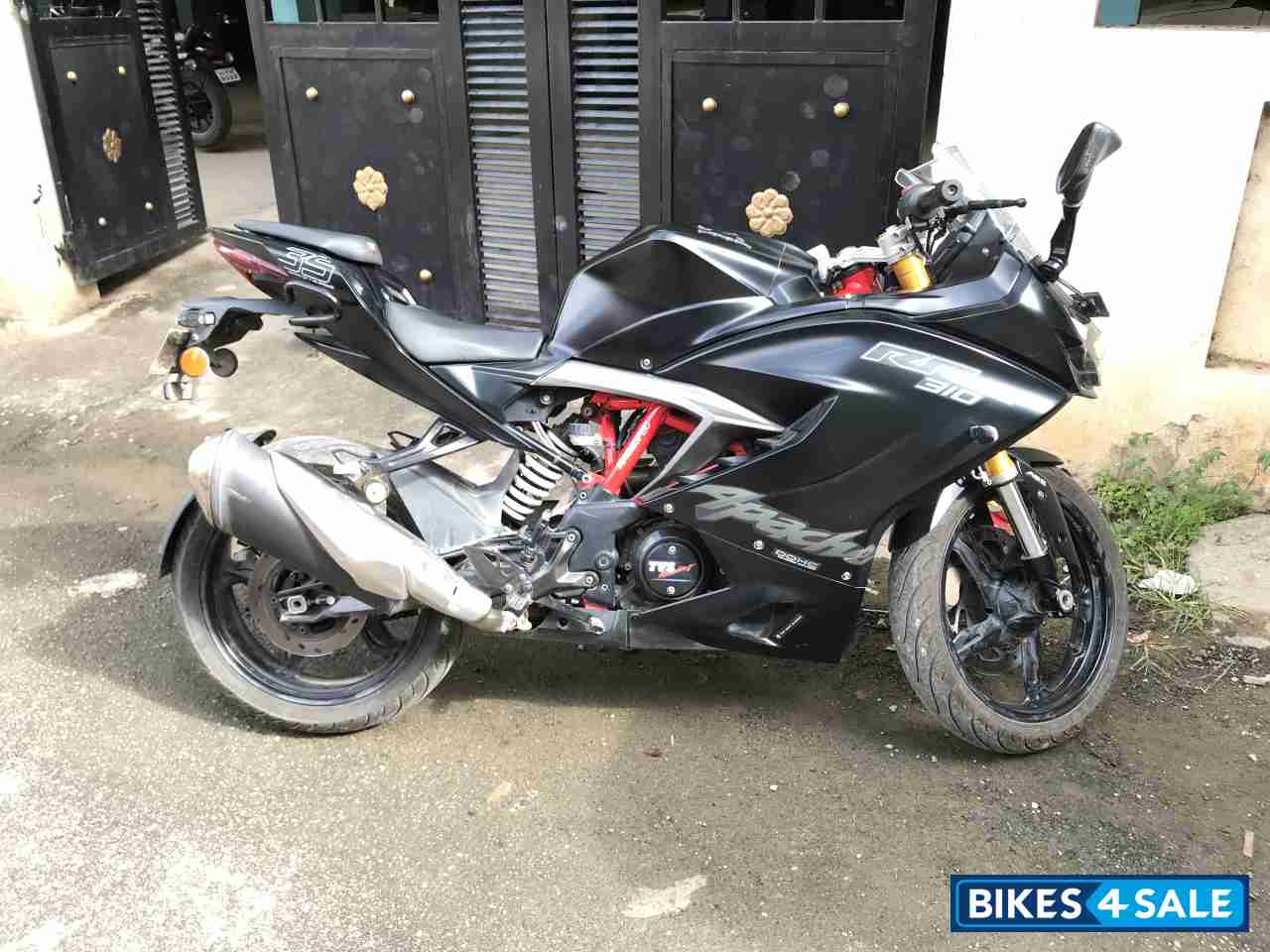 Black TVS Apache RR 310