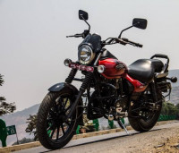 Red Bajaj Avenger 180 DTS-i