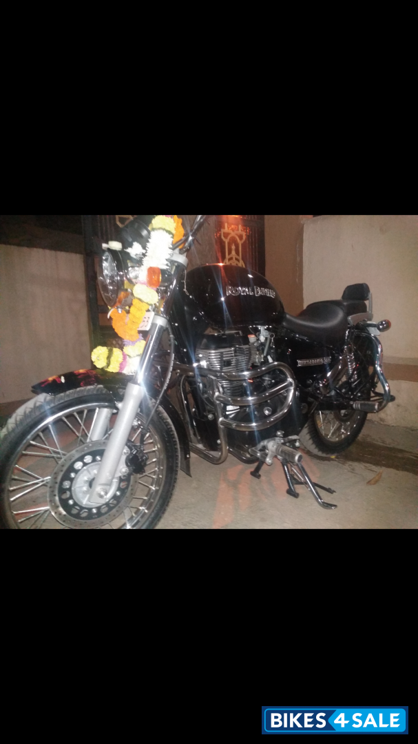 Black Royal Enfield Thunderbird 350