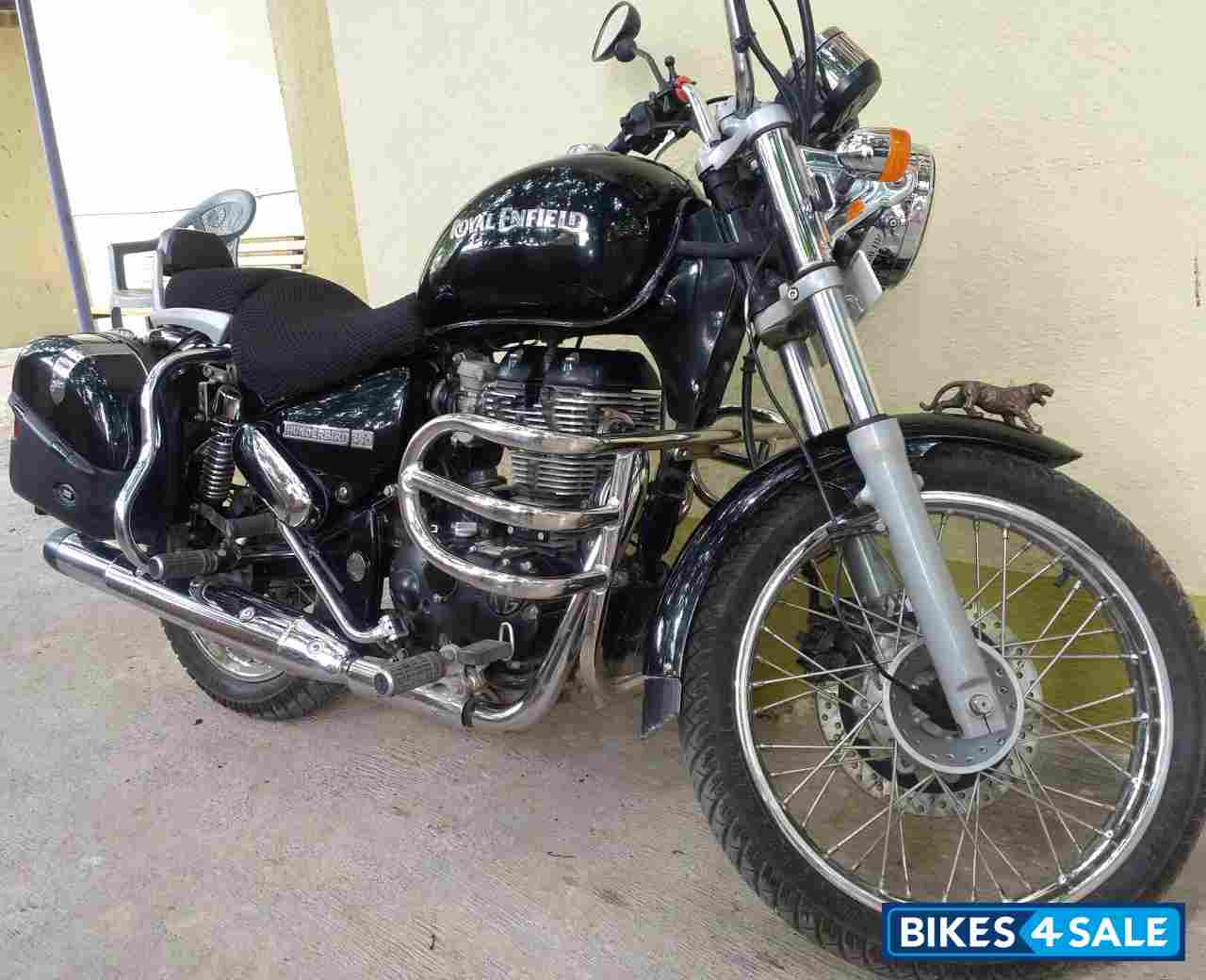 Black Royal Enfield Thunderbird 350 Black Royal Enfield Thunderbird 350