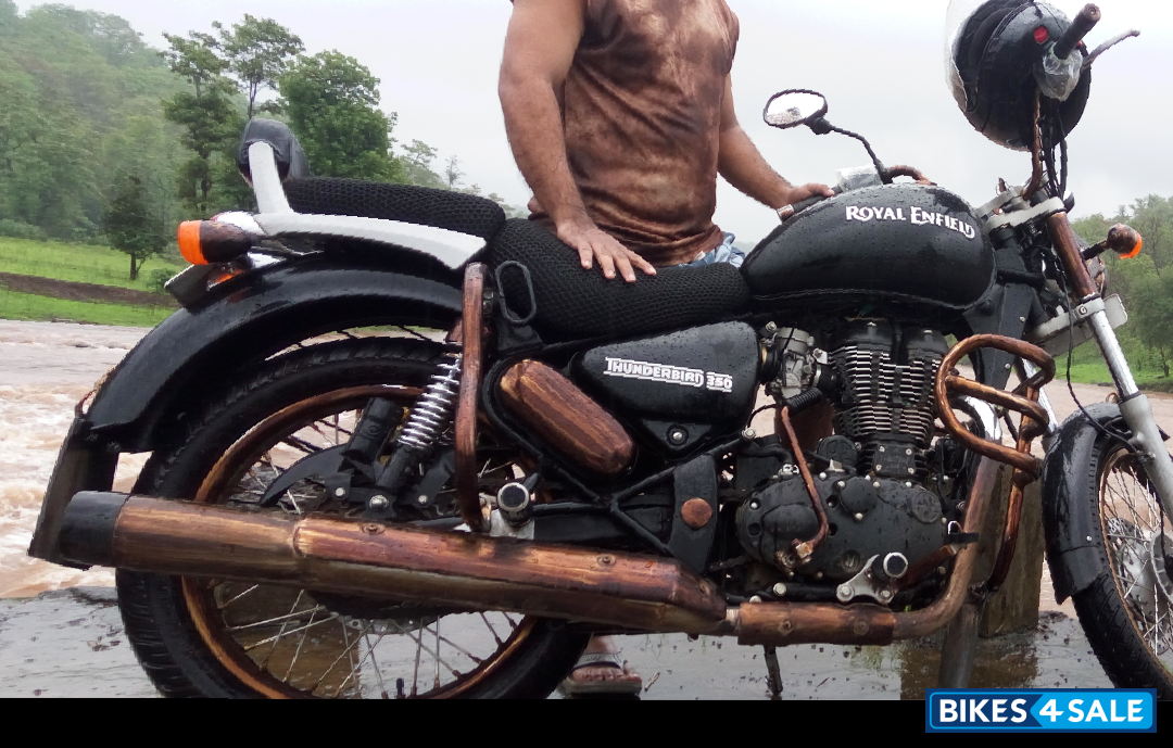 Black Royal Enfield Thunderbird 350 Black Royal Enfield Thunderbird 350