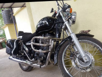 Black Royal Enfield Thunderbird 350