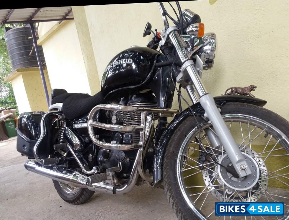 Black Royal Enfield Thunderbird 350 Black Royal Enfield Thunderbird 350