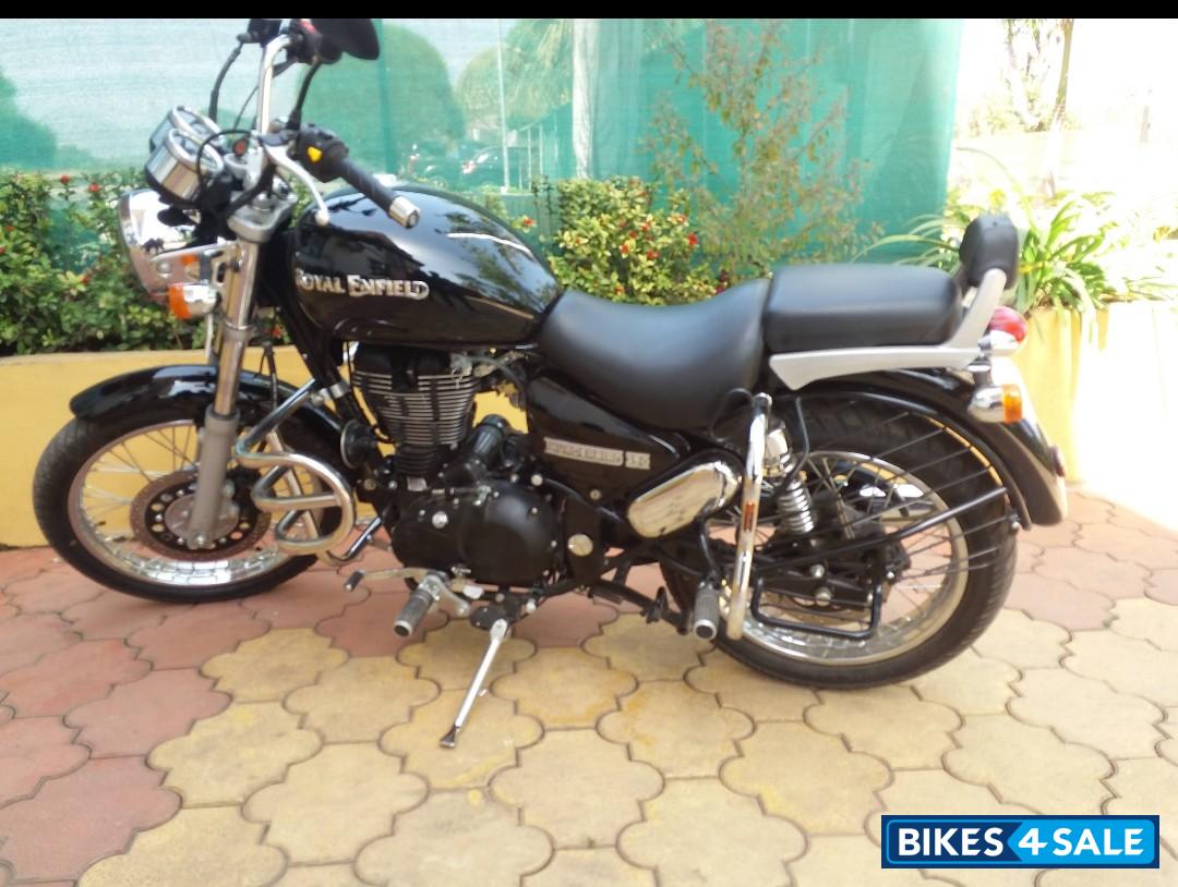 Black Royal Enfield Thunderbird 350 Black Royal Enfield Thunderbird 350