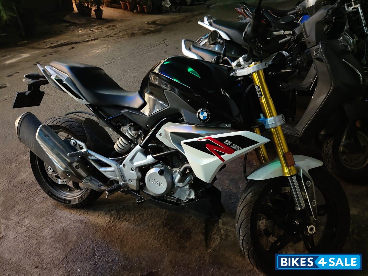 Cosmic Black BMW G 310 R