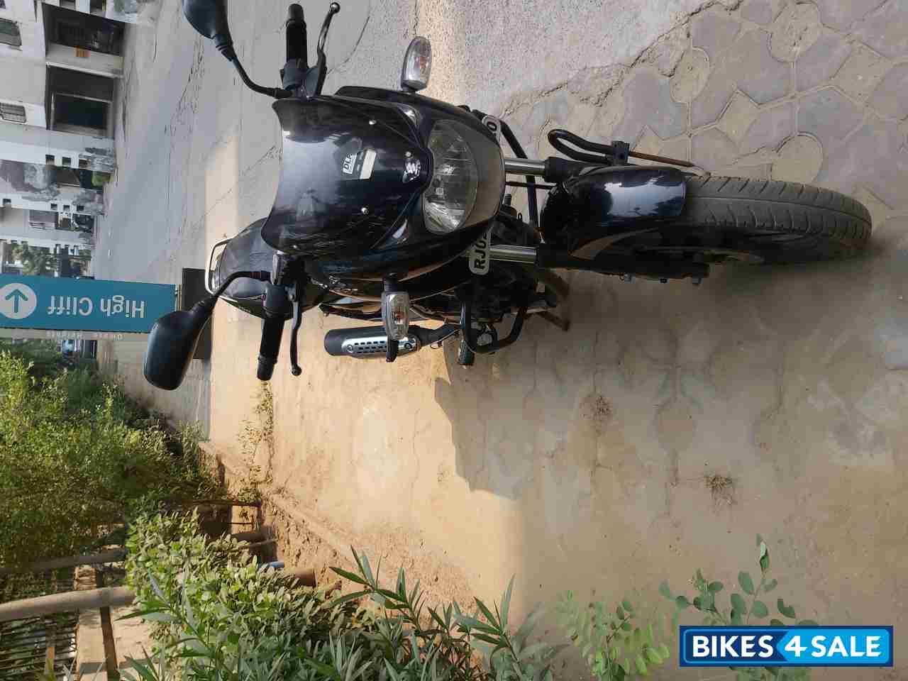 Black Bajaj Pulsar 150 DTSi