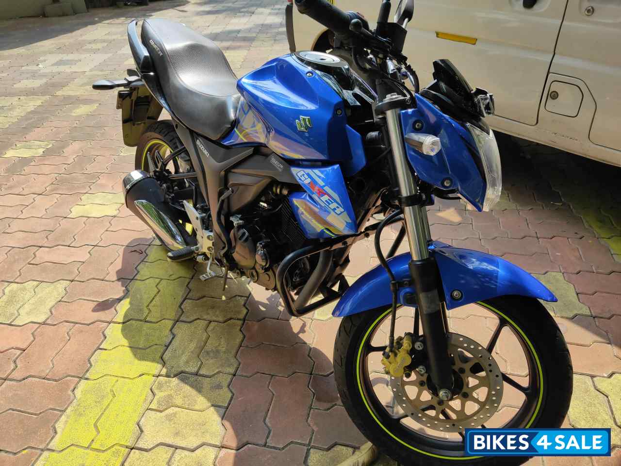 Triton Blue Suzuki Gixxer 150