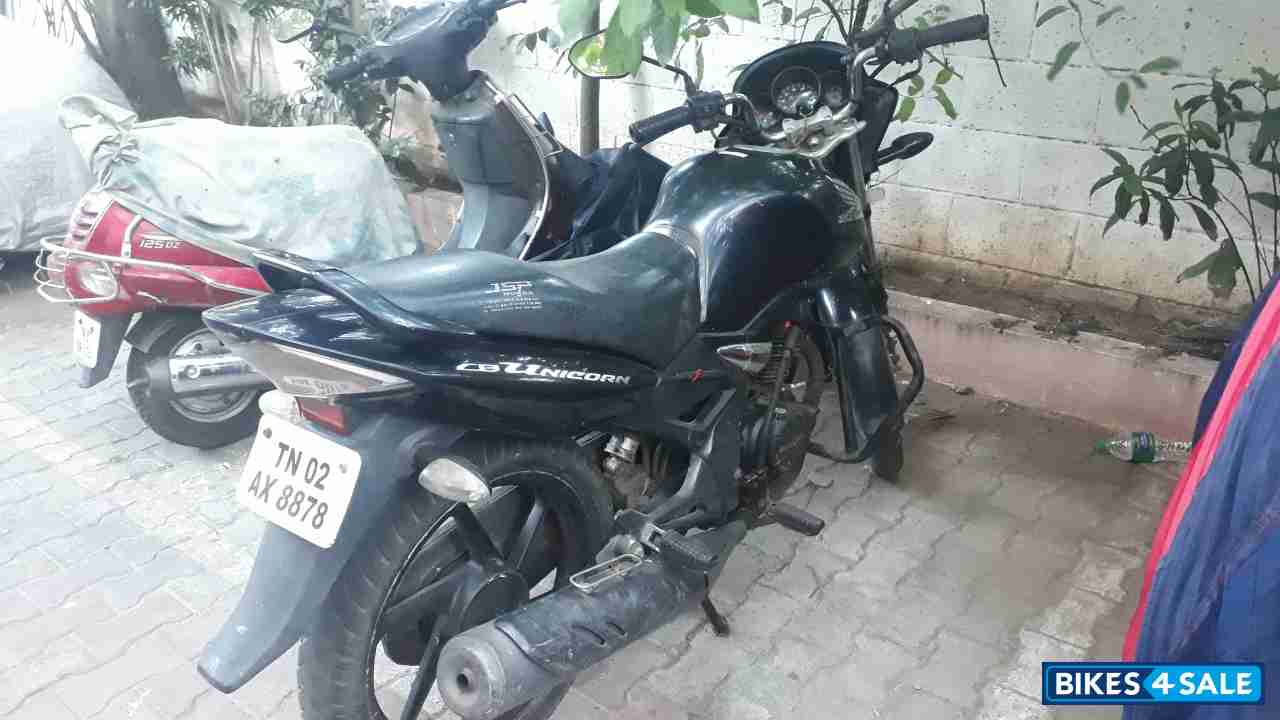 Black Honda CB Unicorn