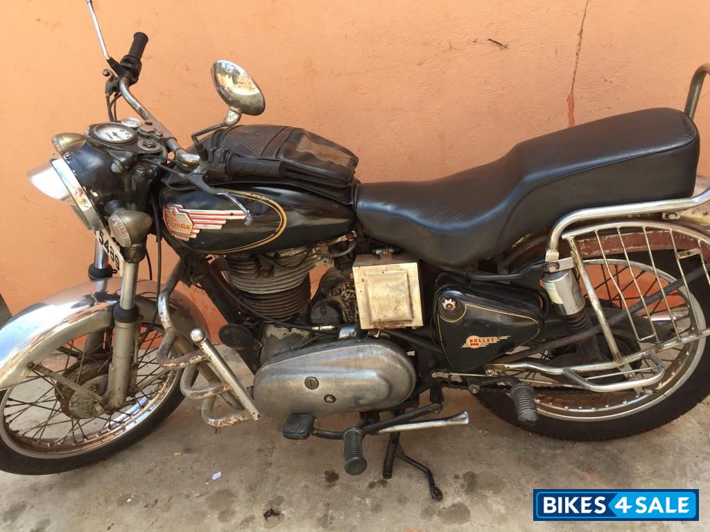Black Royal Enfield Bullet Standard 350