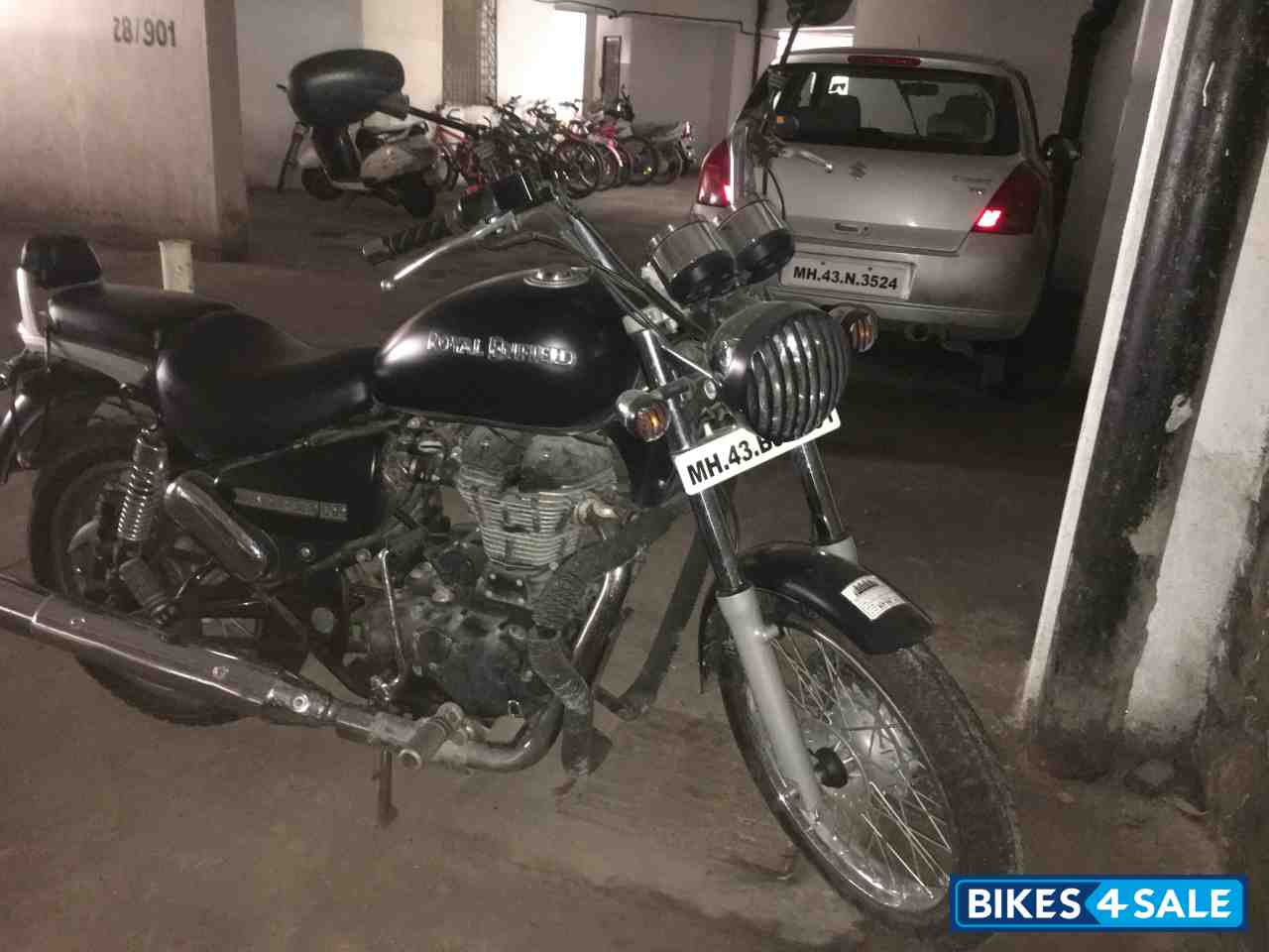 Black Royal Enfield Thunderbird 500