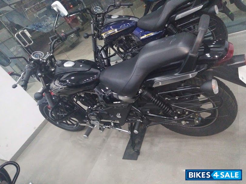 Bajaj Avenger 180 DTS-i