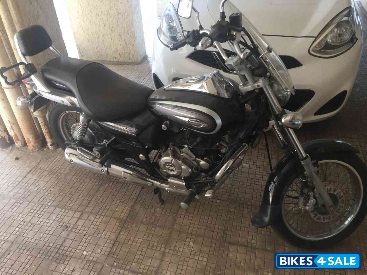 Black Bajaj Avenger Cruise 220