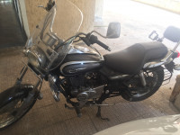 Black Bajaj Avenger Cruise 220