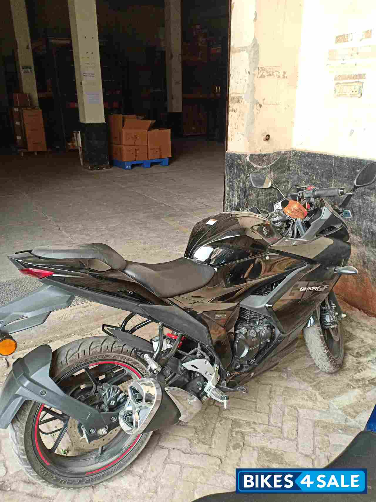 Glazing Black Suzuki Gixxer SF Fi