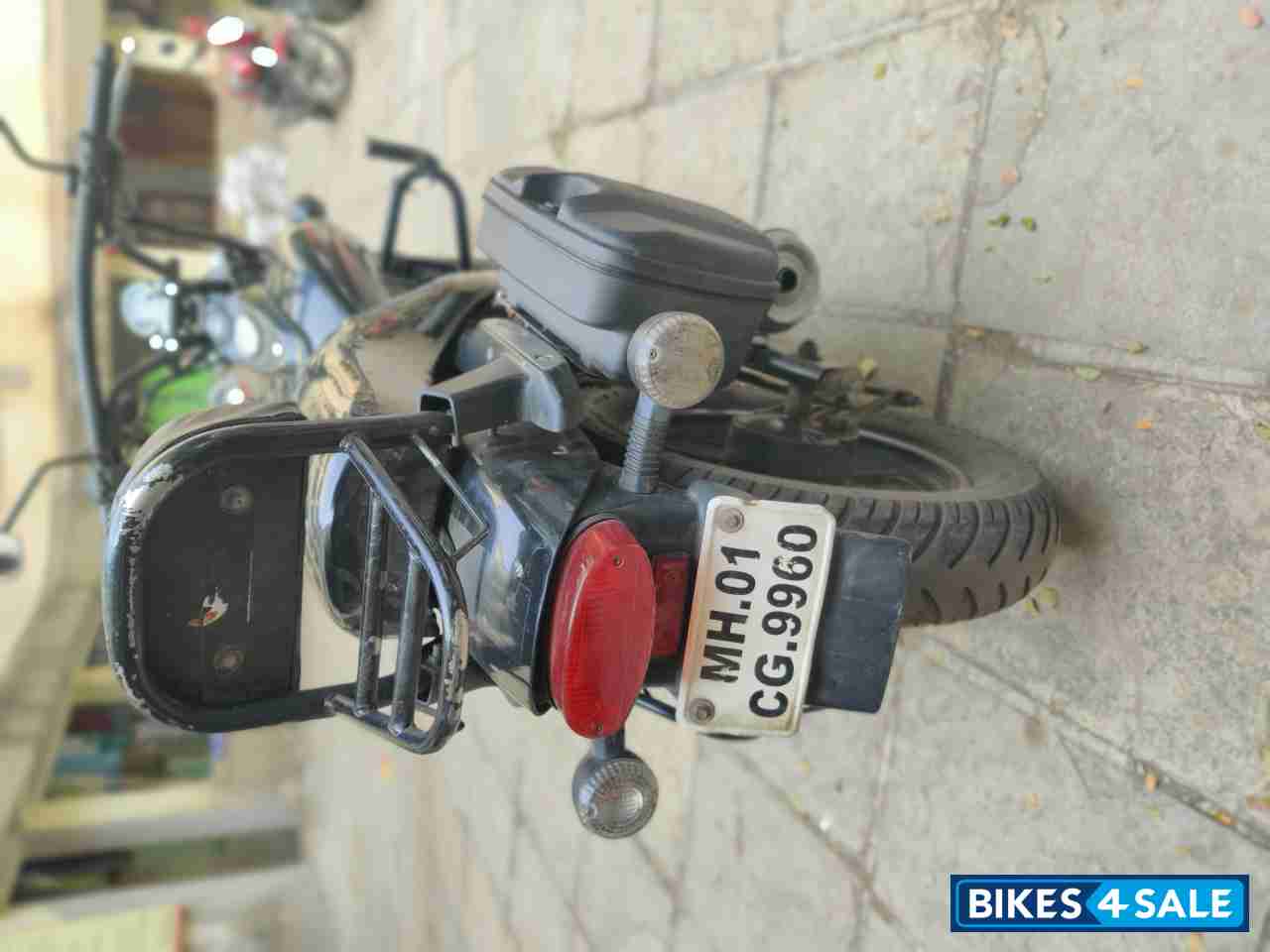 Black Bajaj Avenger Street 220