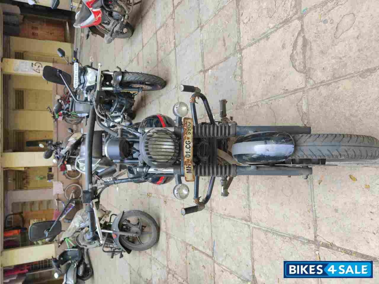 Black Bajaj Avenger Street 220