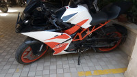 White KTM RC 200