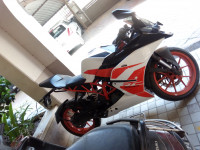 White KTM RC 200