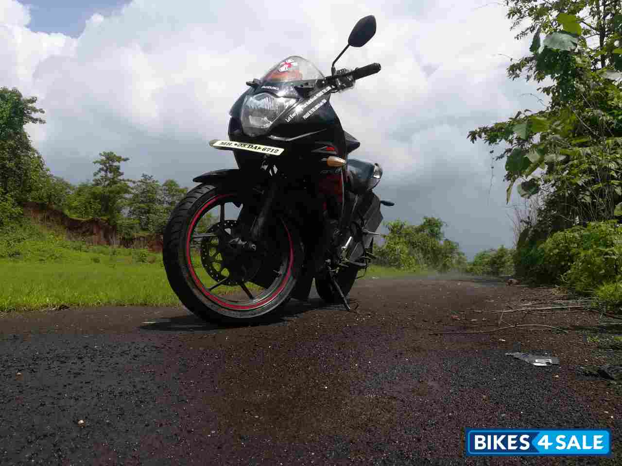 Black Suzuki Gixxer SF