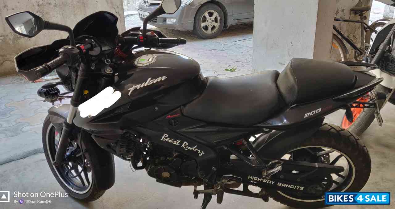 Cherry Black Bajaj Pulsar 200 NS