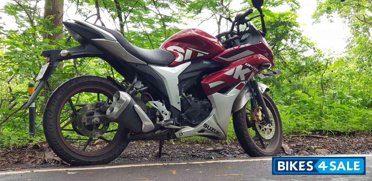 Maroon Suzuki Gixxer SF