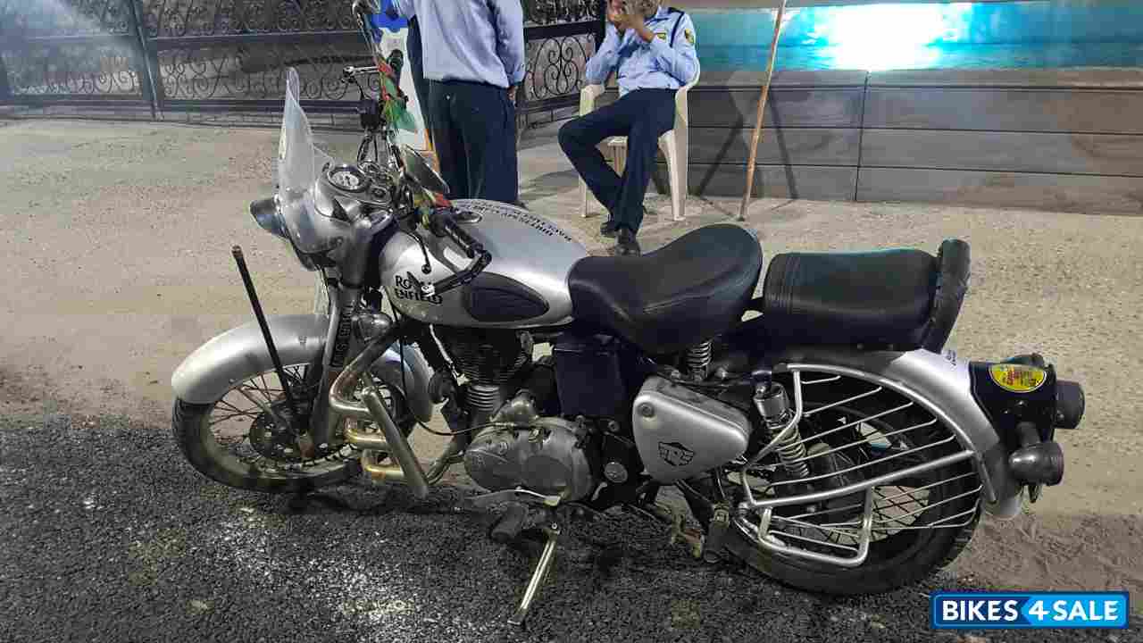 Silver Royal Enfield Classic 350 Silver Royal Enfield Classic 350