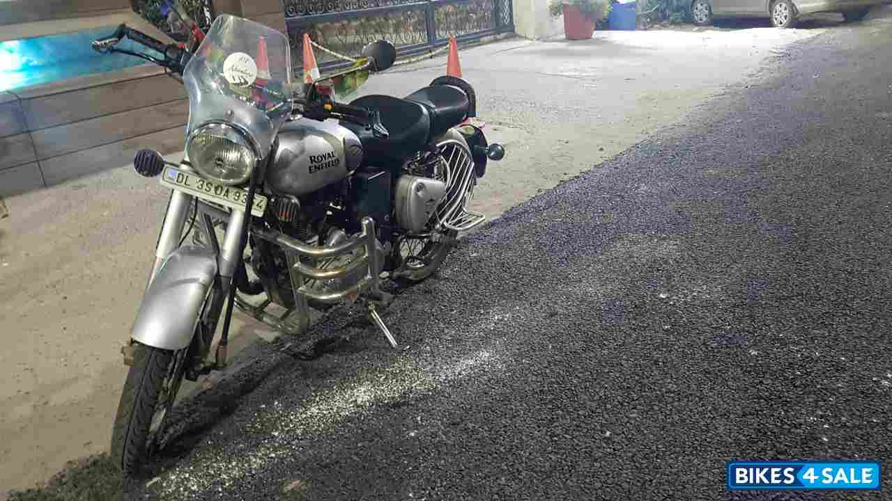 Silver Royal Enfield Classic 350 Silver Royal Enfield Classic 350