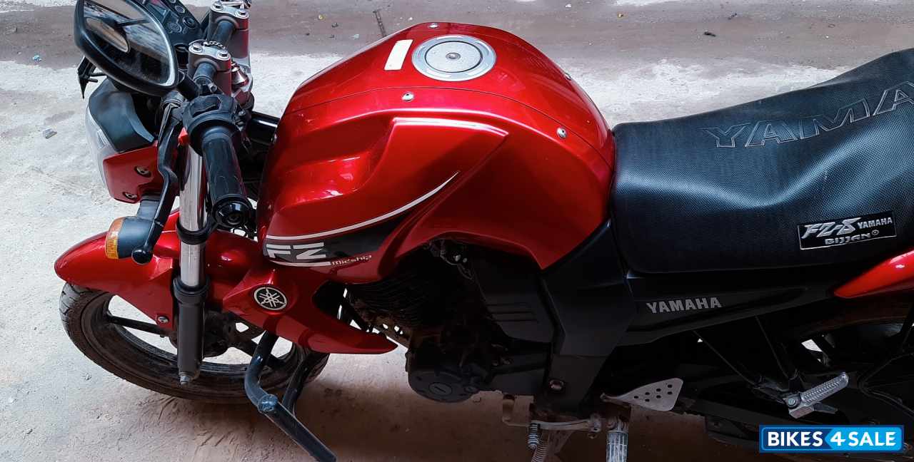 Red Yamaha FZ16