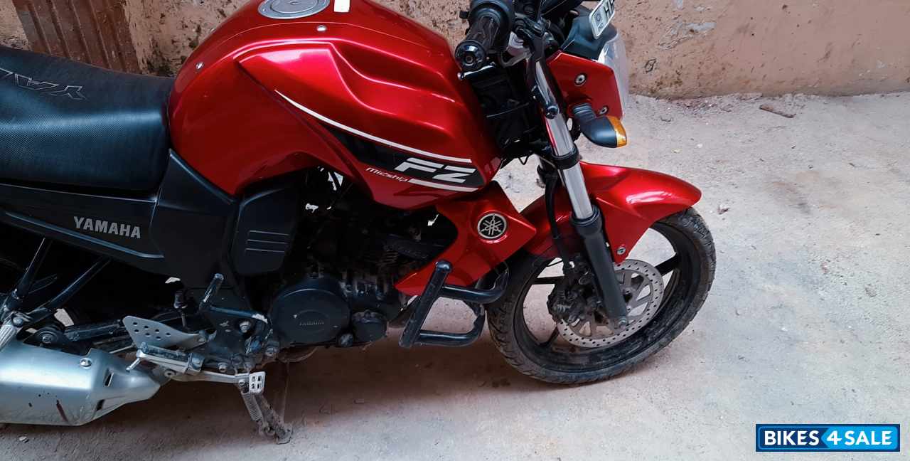 Red Yamaha FZ16