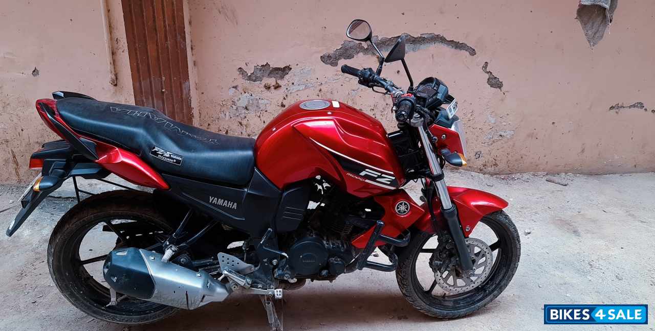 Red Yamaha FZ16