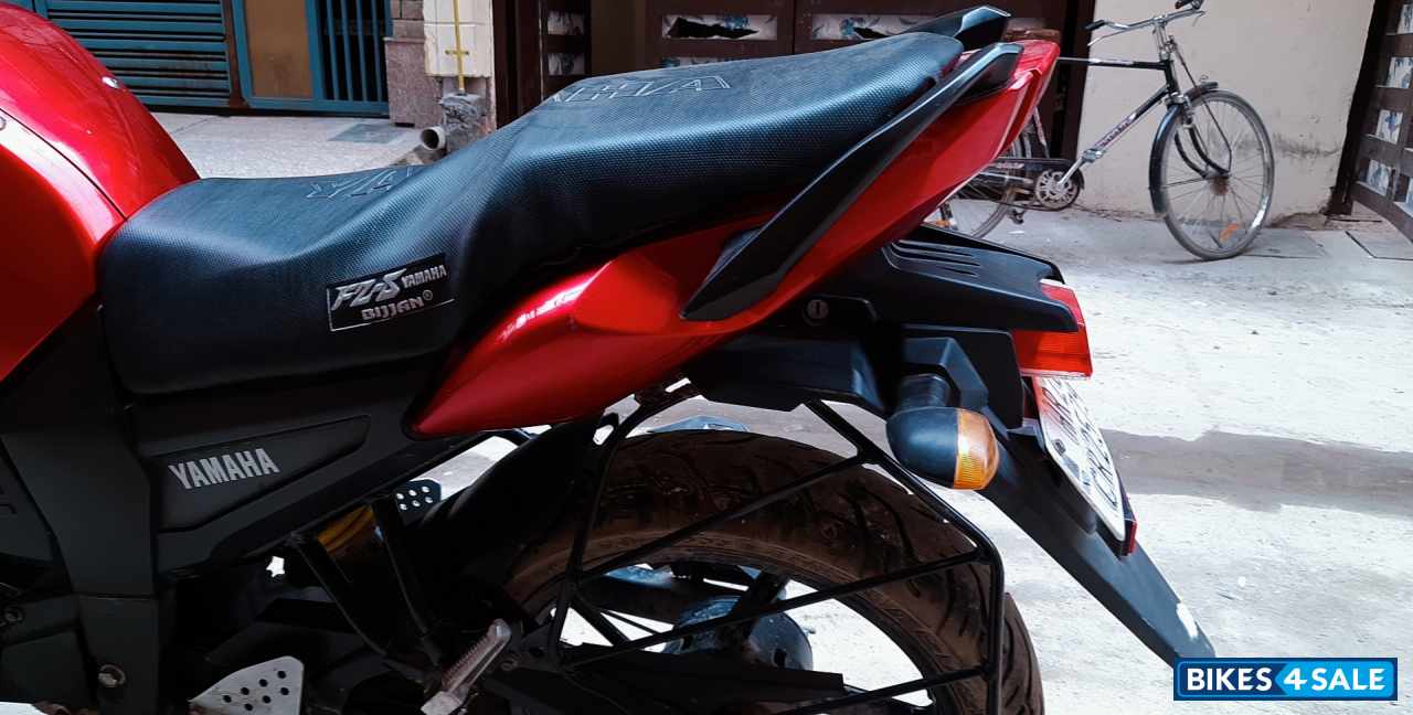 Red Yamaha FZ16