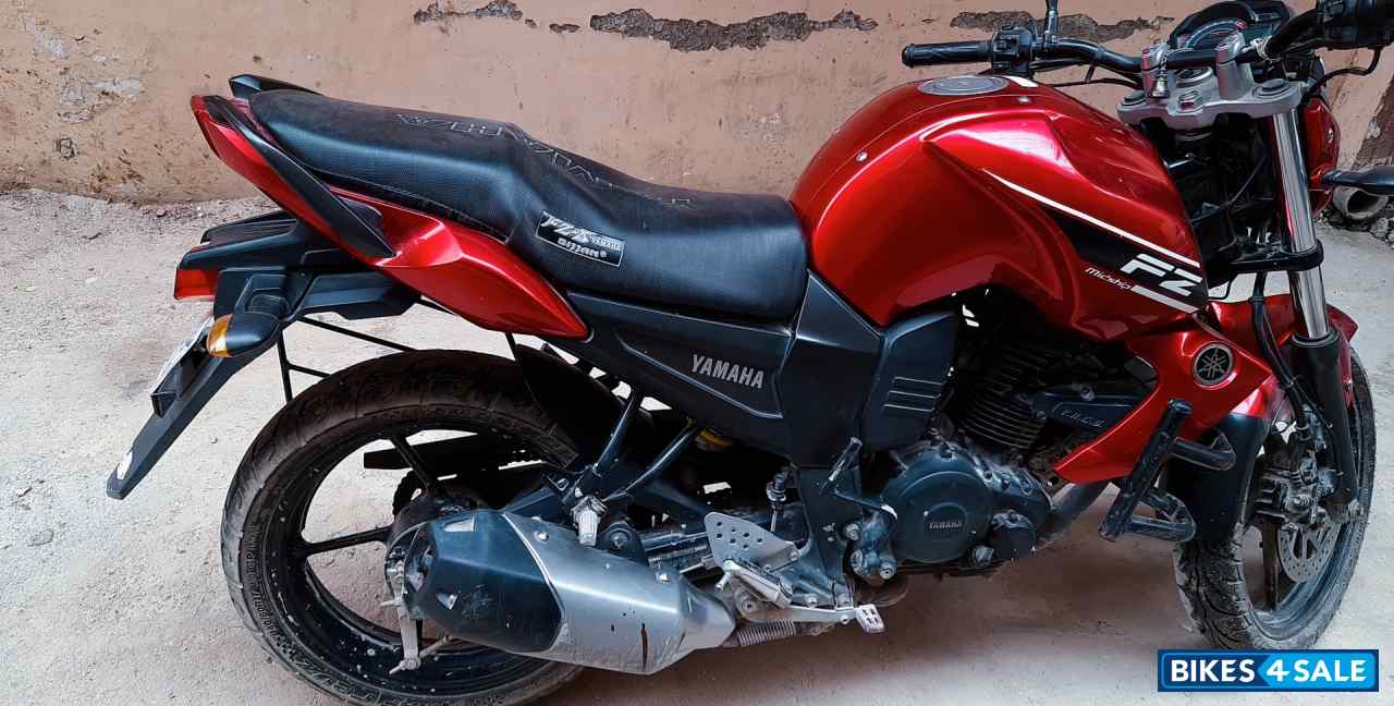 Red Yamaha FZ16