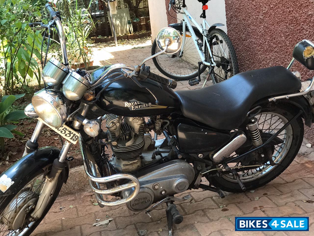 Black Royal Enfield Thunderbird 350