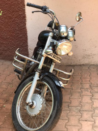Black Royal Enfield Thunderbird 350