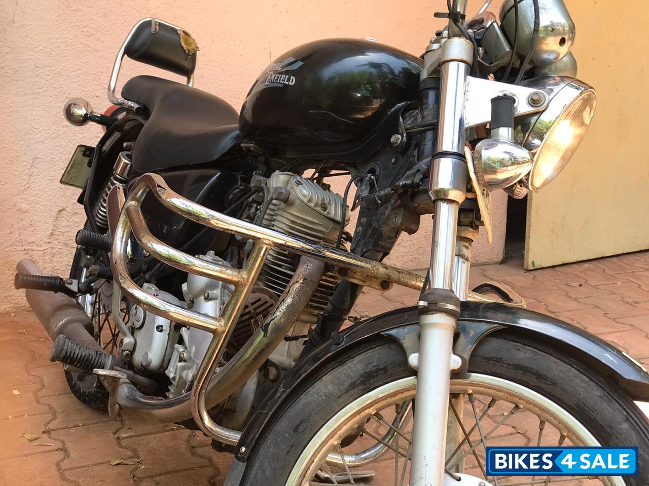 Black Royal Enfield Thunderbird 350 Black Royal Enfield Thunderbird 350