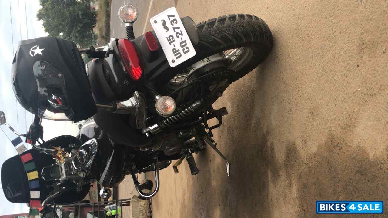 Black Bajaj Avenger Cruise 220