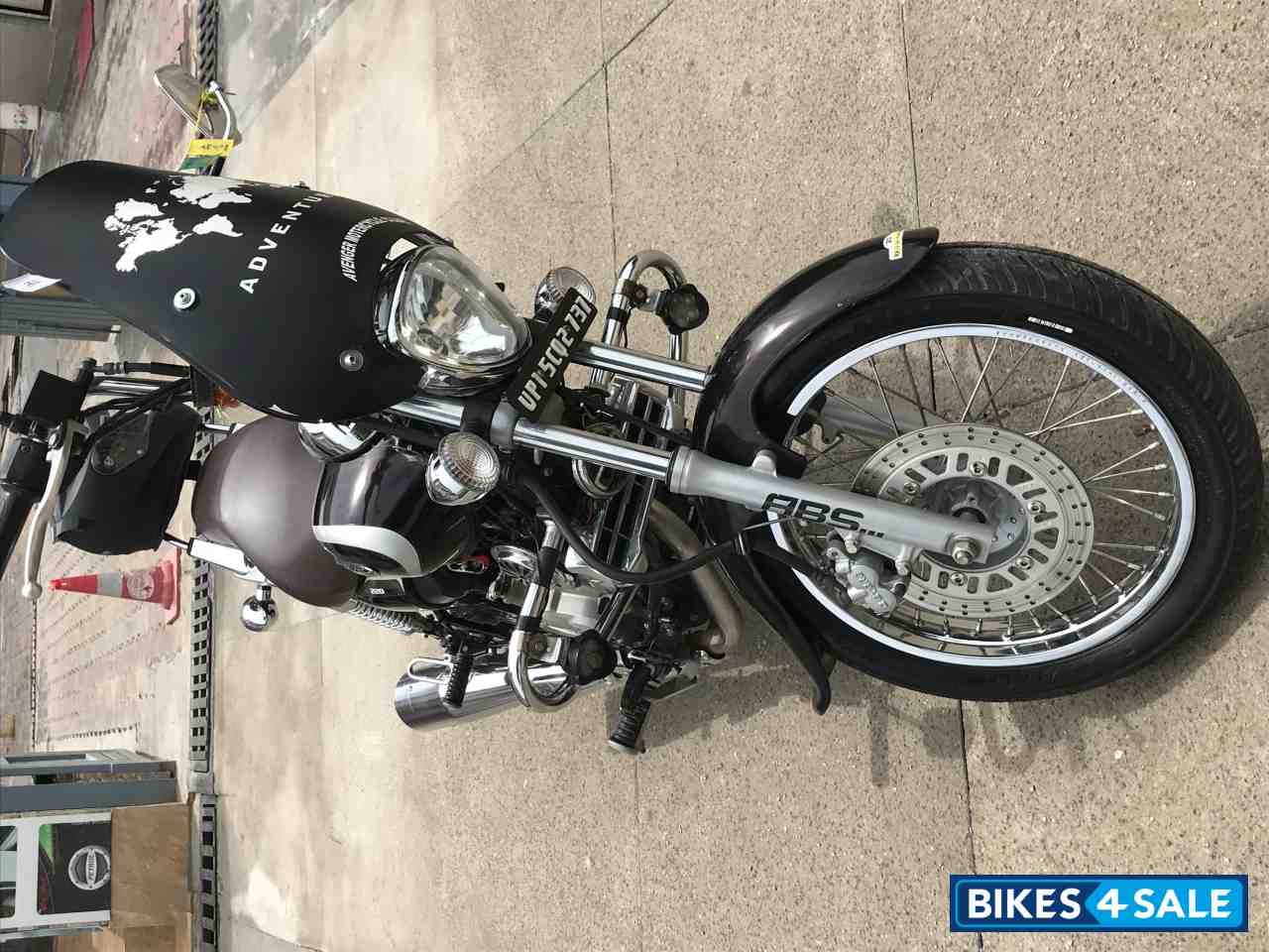 Black Bajaj Avenger Cruise 220