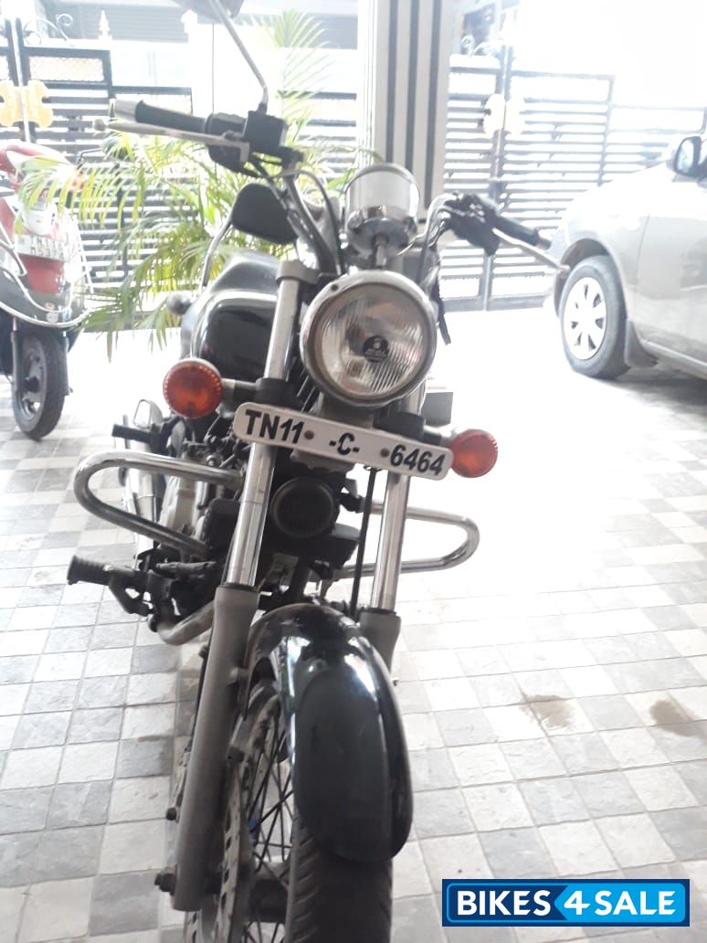 Black Bajaj Avenger 220 DTS-i