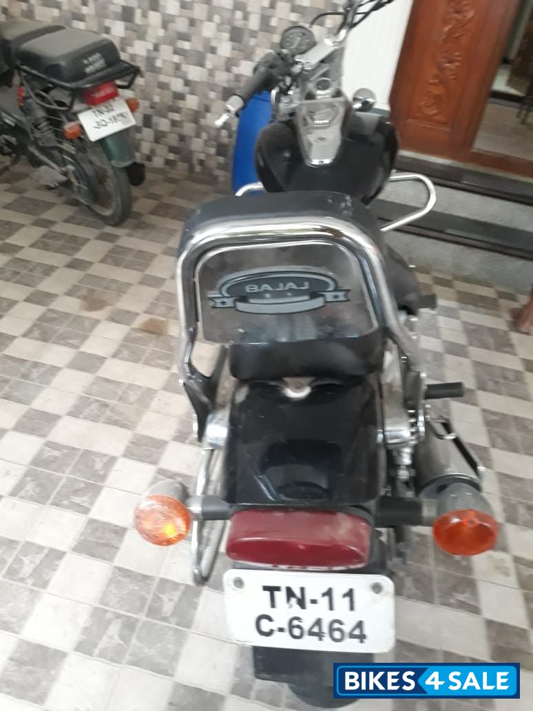Black Bajaj Avenger 220 DTS-i