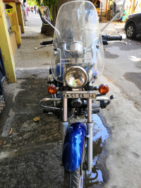 Blue Bajaj Avenger 220 DTS-i